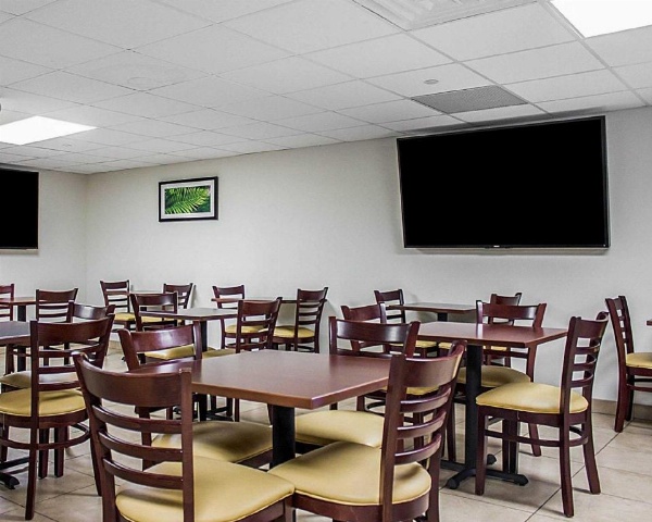 Days Inn by Wyndham Brooklyn Borough Park image 10