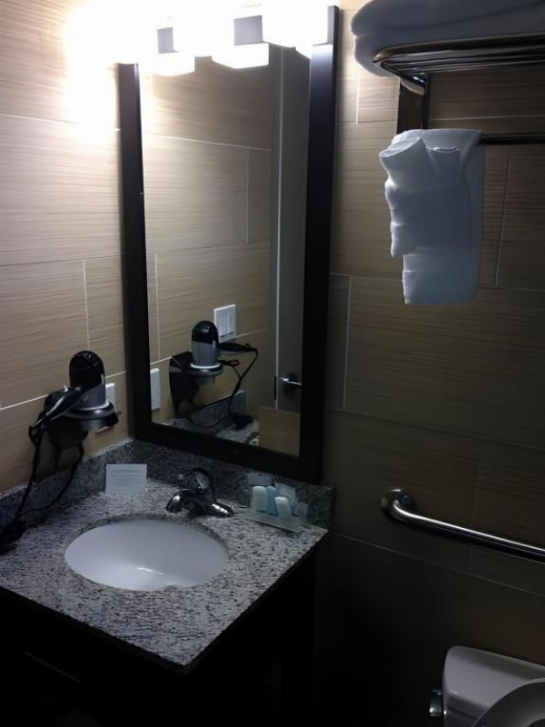 Days Inn by Wyndham Brooklyn Borough Park image 17