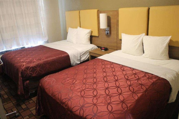 Days Inn by Wyndham Brooklyn Borough Park image 26